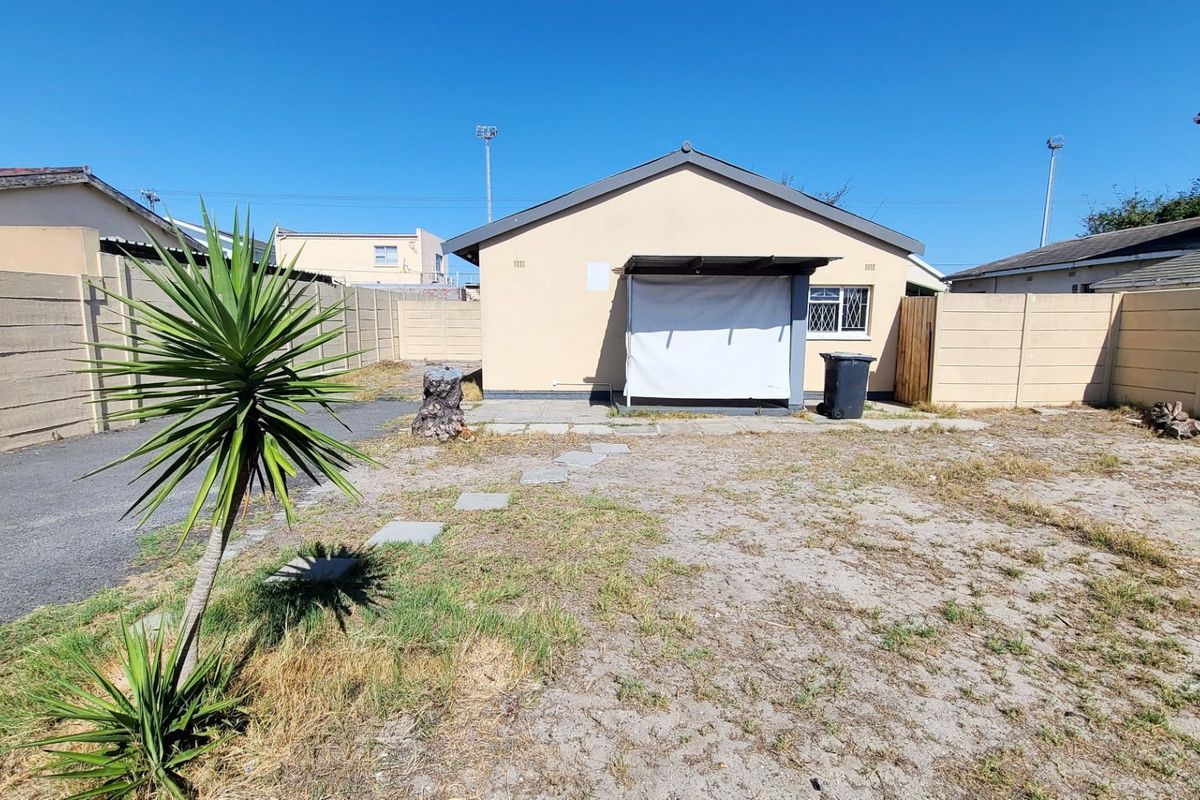 Three bedroom house - Photo 2