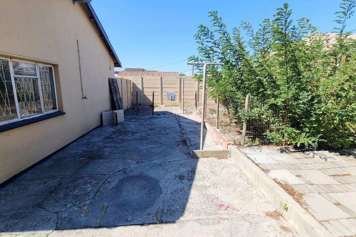 Three bedroom house - Photo 5