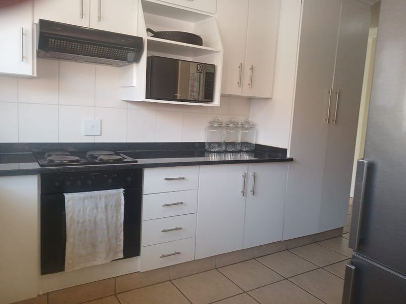 Stylish 3 Bedroom Oasis with Pool, Barbecue, and CCTV in a Serene Garden Setting - Photo 5
