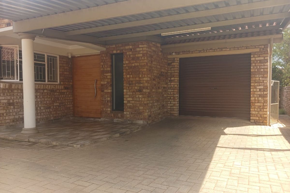 Stylish 3 Bedroom Oasis with Pool, Barbecue, and CCTV in a Serene Garden Setting - Photo 2