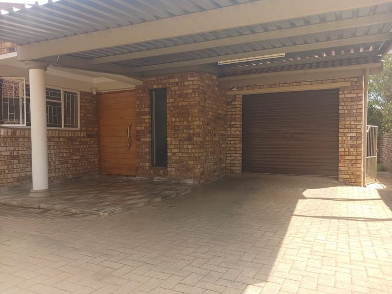 Stylish 3 Bedroom Oasis with Pool, Barbecue, and CCTV in a Serene Garden Setting - Photo 2