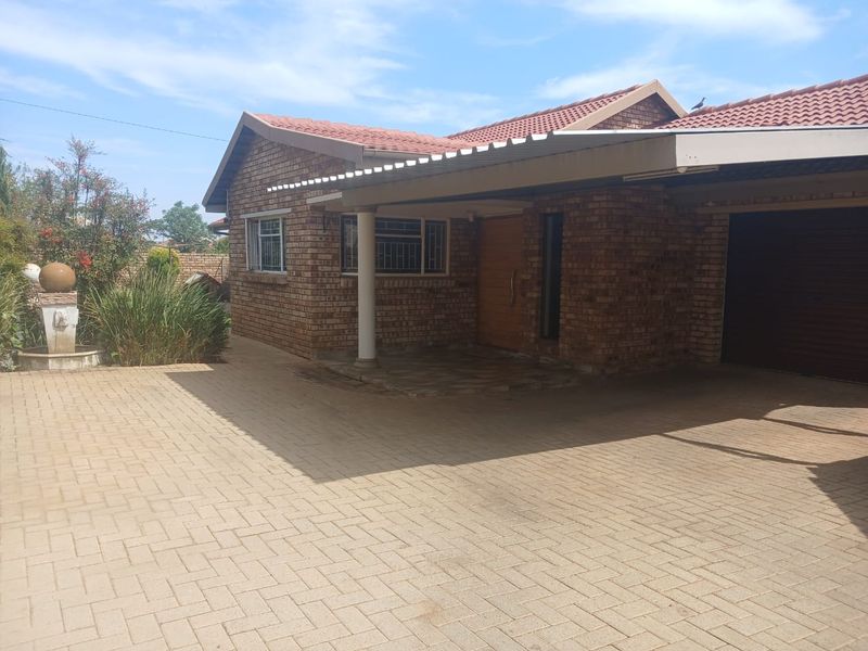 Stylish 3 Bedroom Oasis with Pool, Barbecue, and CCTV in a Serene Garden Setting - Photo 1