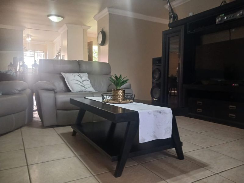 Stylish 3 Bedroom Oasis with Pool, Barbecue, and CCTV in a Serene Garden Setting - Photo 8