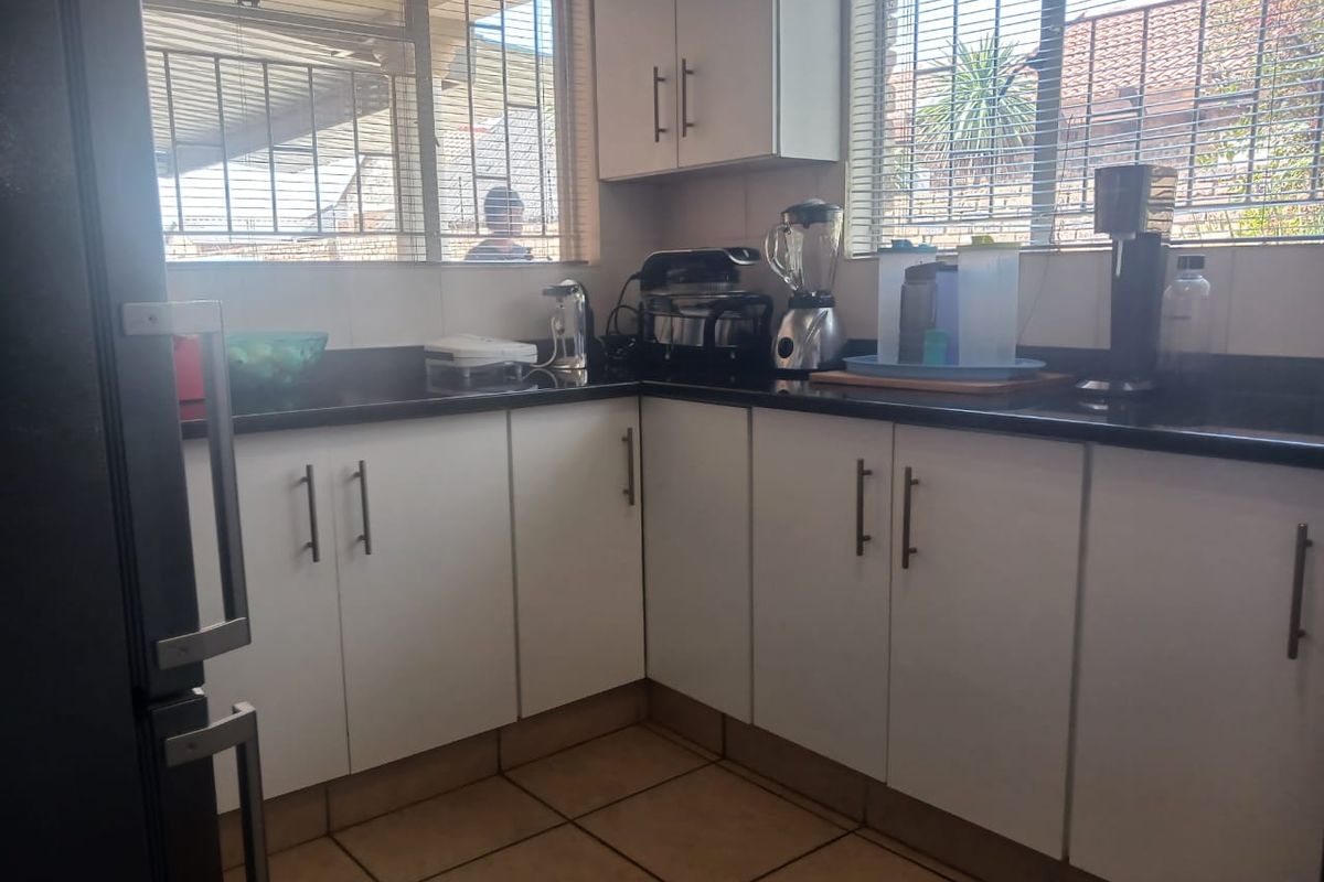 Stylish 3 Bedroom Oasis with Pool, Barbecue, and CCTV in a Serene Garden Setting - Photo 4