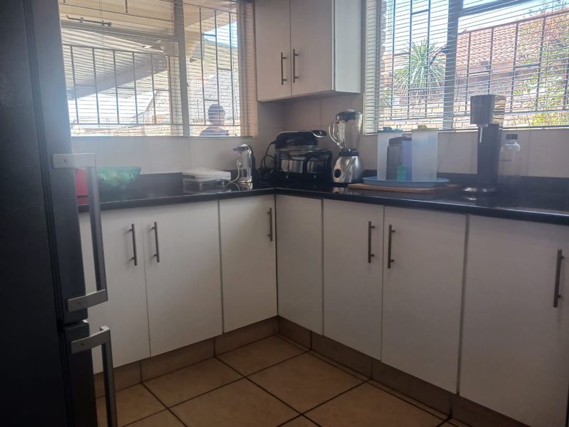 Stylish 3 Bedroom Oasis with Pool, Barbecue, and CCTV in a Serene Garden Setting - Photo 4