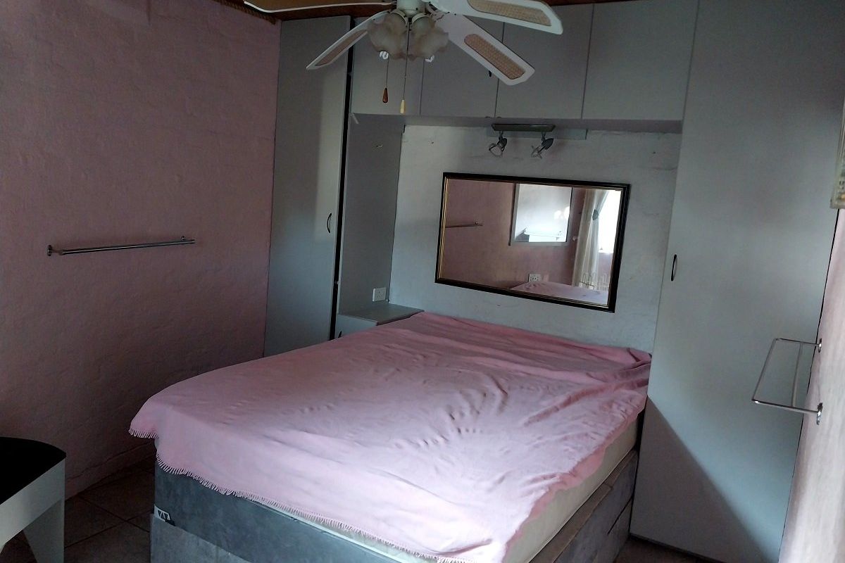 BEAUTIFUL COMFORTABLE UNIT FOR SALE IN HIBBERDENE - Photo 4