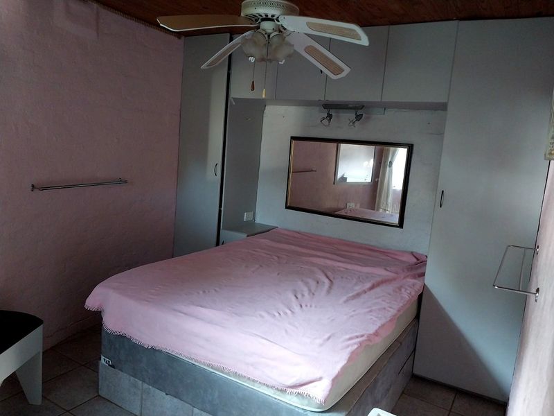 BEAUTIFUL COMFORTABLE UNIT FOR SALE IN HIBBERDENE - Photo 4