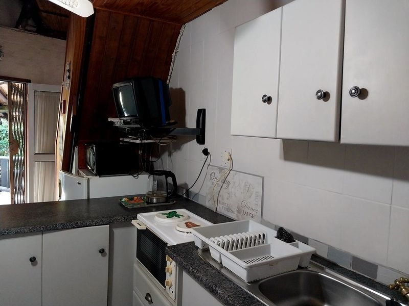 BEAUTIFUL COMFORTABLE UNIT FOR SALE IN HIBBERDENE - Photo 9