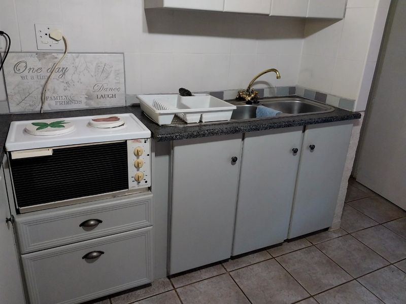 BEAUTIFUL COMFORTABLE UNIT FOR SALE IN HIBBERDENE - Photo 8