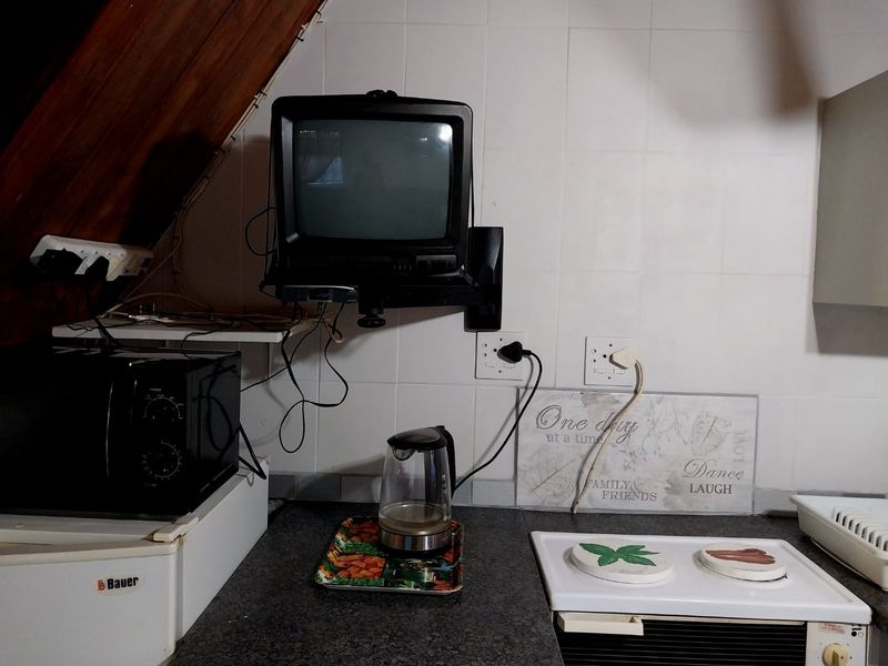 BEAUTIFUL COMFORTABLE UNIT FOR SALE IN HIBBERDENE - Photo 7