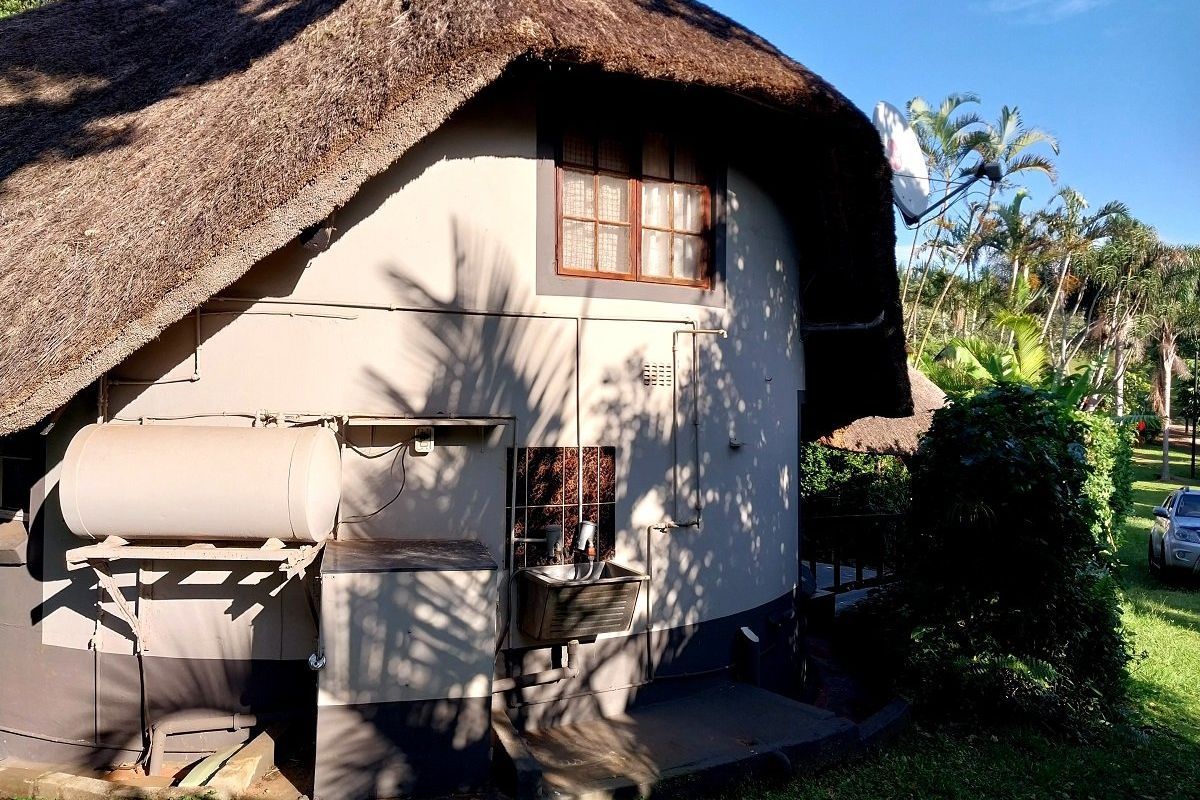 BEAUTIFUL COMFORTABLE UNIT FOR SALE IN HIBBERDENE - Photo 3