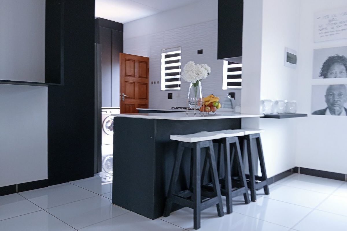 ELEGANT 4-BEDROOM DOUBLE-STOREY HOME IN EQUESTRIAN & WILDLIFE APPEAL – BOSCHKOP ROAD, PRETORIA - Photo 2