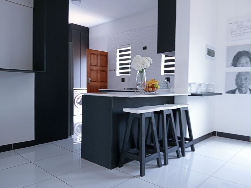 ELEGANT 4-BEDROOM DOUBLE-STOREY HOME IN EQUESTRIAN & WILDLIFE APPEAL – BOSCHKOP ROAD, PRETORIA - Photo 2