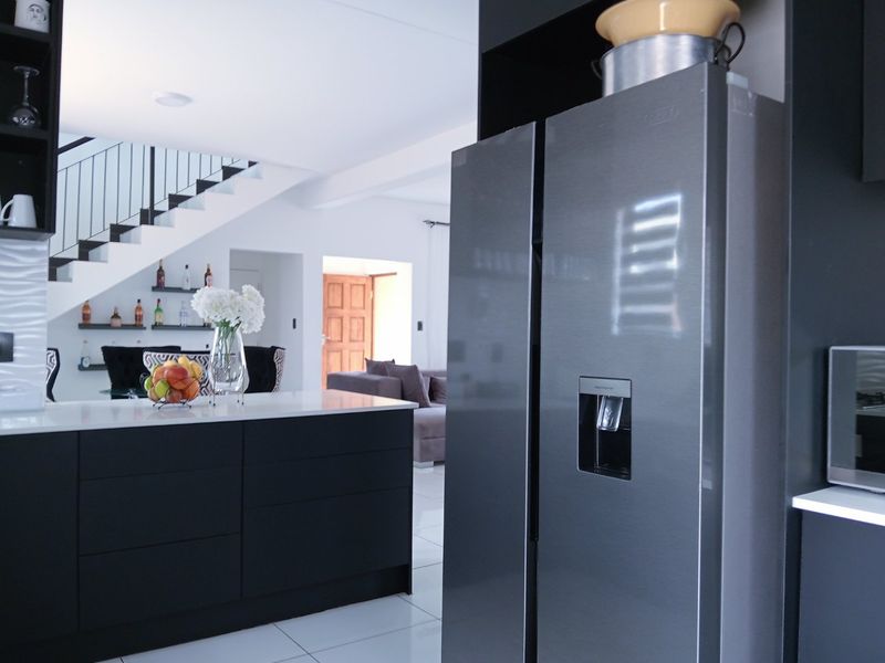 ELEGANT 4-BEDROOM DOUBLE-STOREY HOME IN EQUESTRIAN & WILDLIFE APPEAL – BOSCHKOP ROAD, PRETORIA - Photo 6