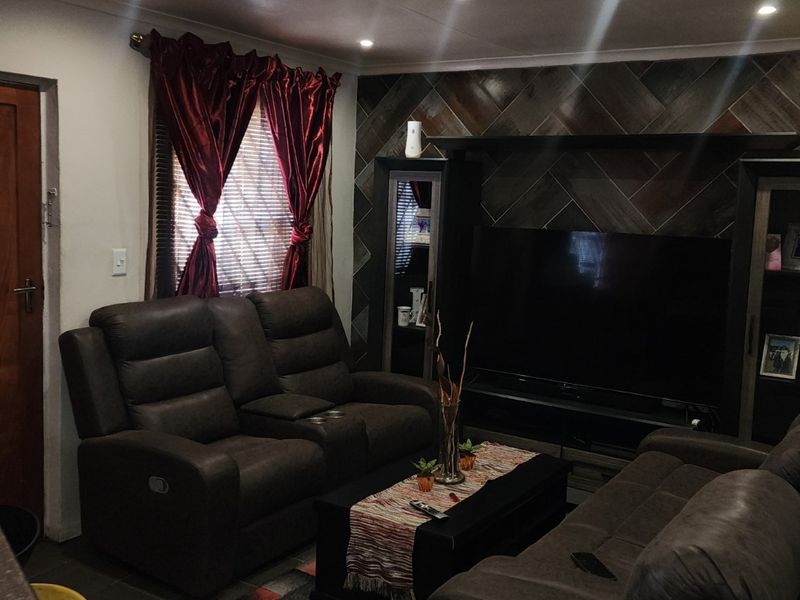 4 Bedroom home for sale in Woodlands - Photo 8