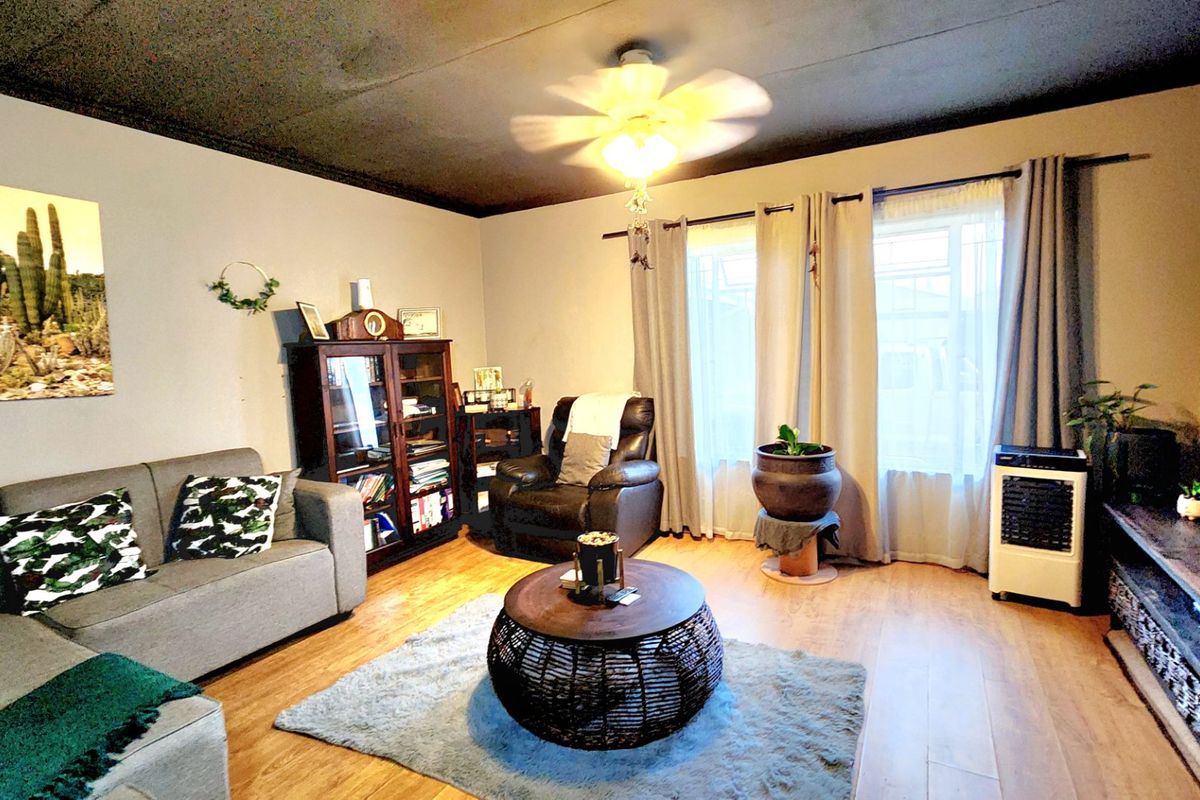 Stunning Pellissier Townhouse – Comfort, Space & Braai Bliss! - Photo 3