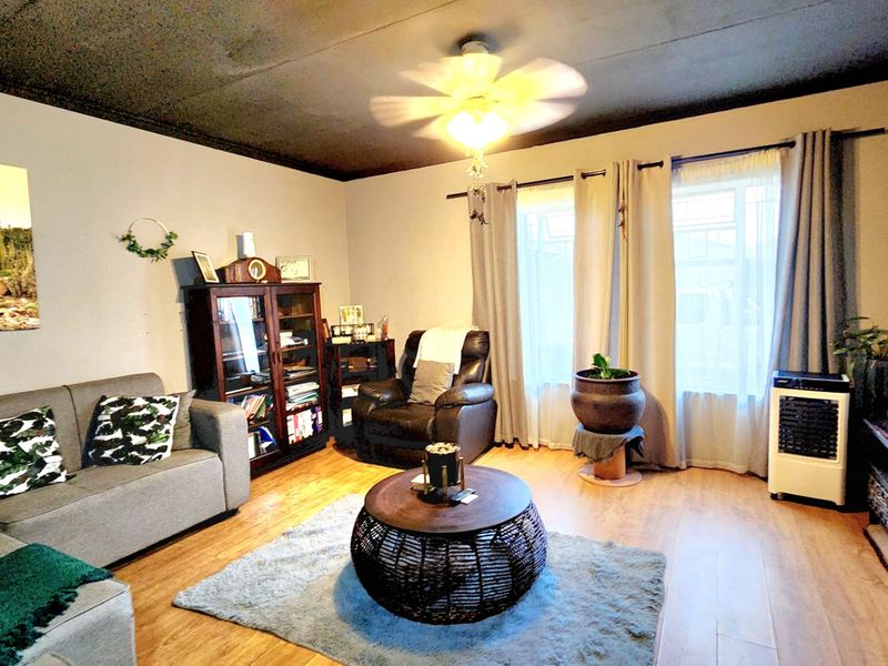 Stunning Pellissier Townhouse – Comfort, Space & Braai Bliss! - Photo 3