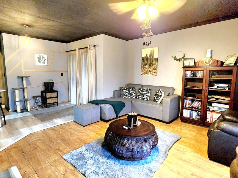 Stunning Pellissier Townhouse – Comfort, Space & Braai Bliss! - Photo 7