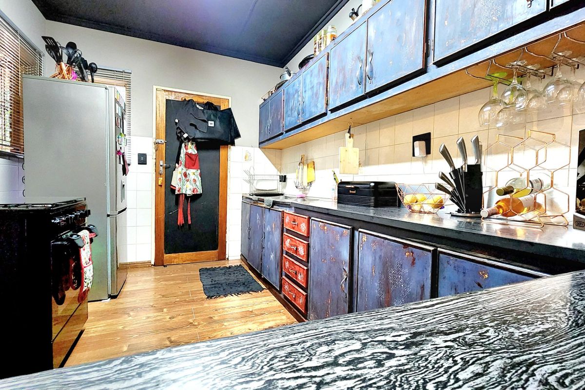 Stunning Pellissier Townhouse – Comfort, Space & Braai Bliss! - Photo 5