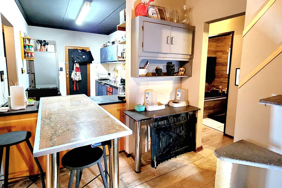 Stunning Pellissier Townhouse – Comfort, Space & Braai Bliss! - Photo 2