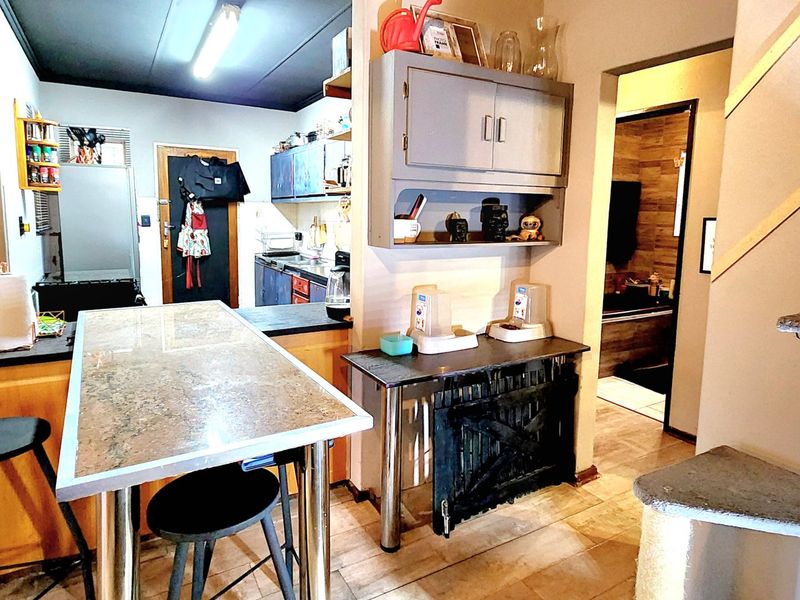 Stunning Pellissier Townhouse – Comfort, Space & Braai Bliss! - Photo 2