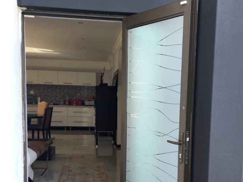 FOR THE EXCLUSIVE FAMILY , HOME AWAITS YOU !!! - Photo 4