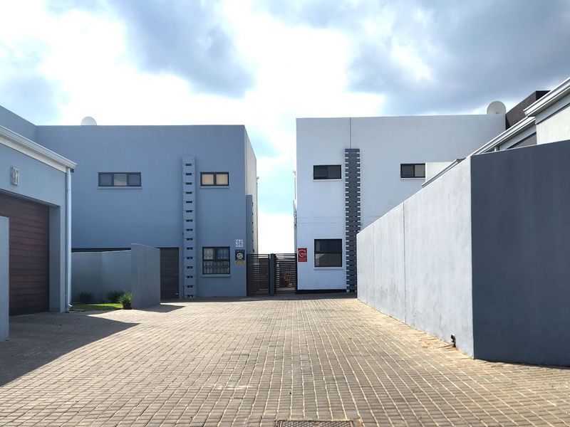 FOR THE EXCLUSIVE FAMILY , HOME AWAITS YOU !!! - Photo 3