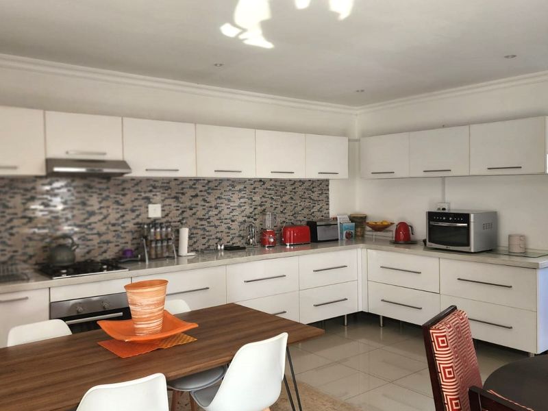 FOR THE EXCLUSIVE FAMILY , HOME AWAITS YOU !!! - Photo 10