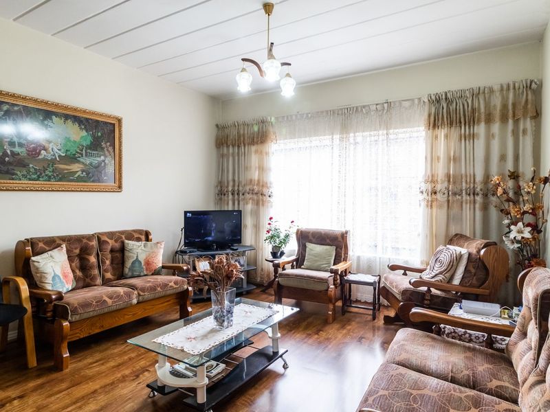 Modern 2-Bedroom Apartment with Balcony in Secure Complex - Photo 8