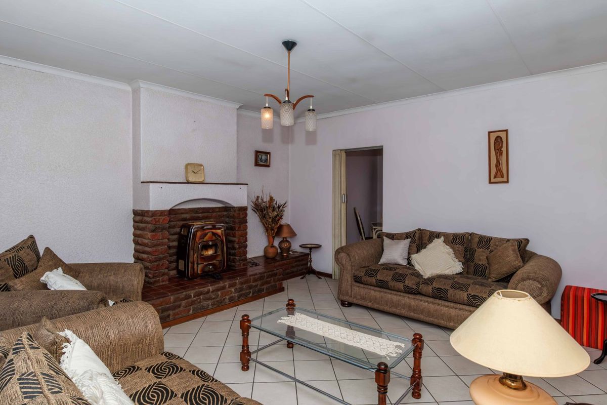 A Place to Call Home in the Heart of Edenglen - Photo 5