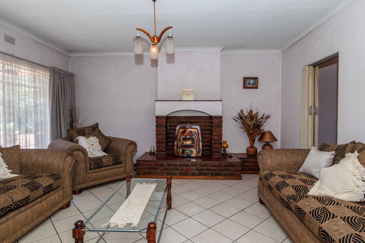 A Place to Call Home in the Heart of Edenglen - Photo 4