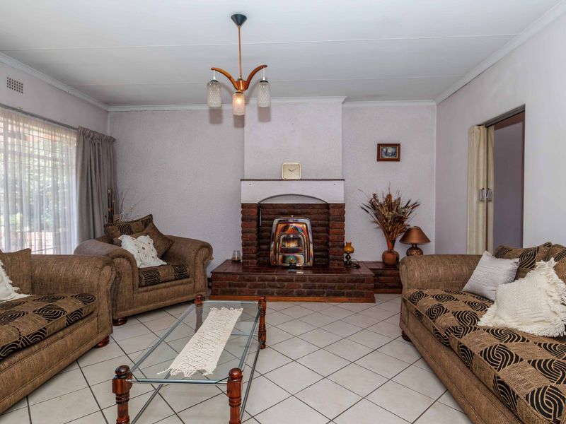 A Place to Call Home in the Heart of Edenglen - Photo 4