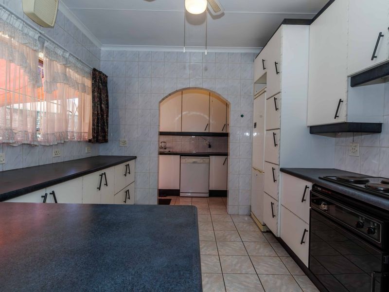 A Place to Call Home in the Heart of Edenglen - Photo 9