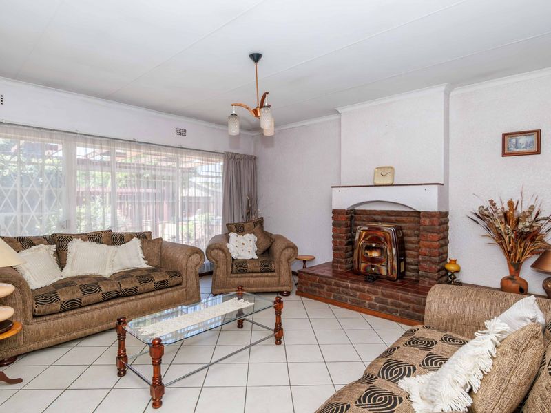 A Place to Call Home in the Heart of Edenglen - Photo 6