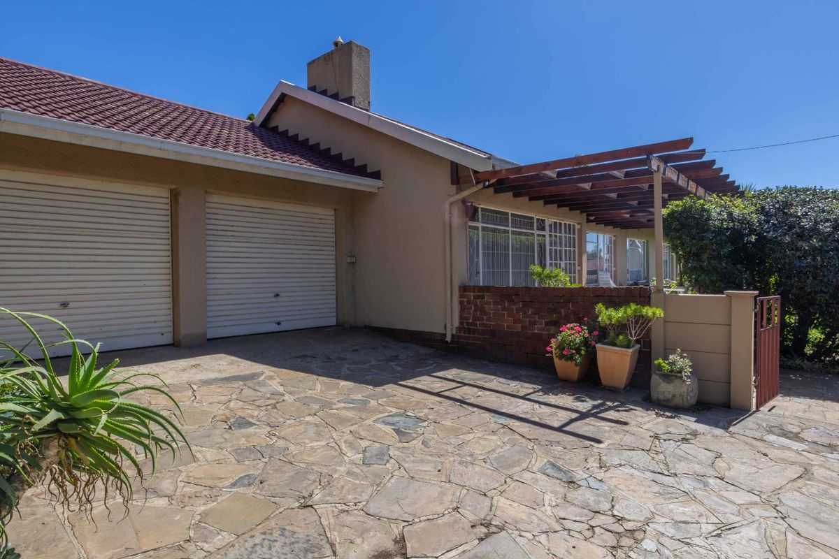 A Place to Call Home in the Heart of Edenglen - Photo 2