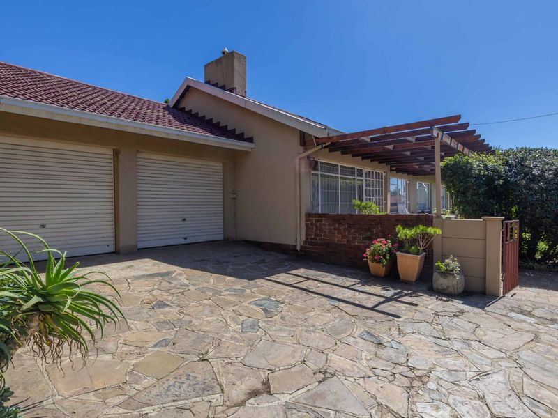 A Place to Call Home in the Heart of Edenglen - Photo 2