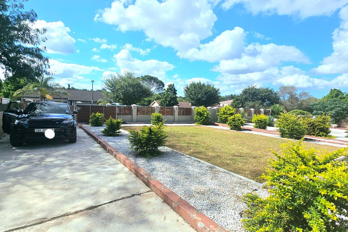 Spacious property with endless possibilities situated on a 1614 square metre erf - Photo 5