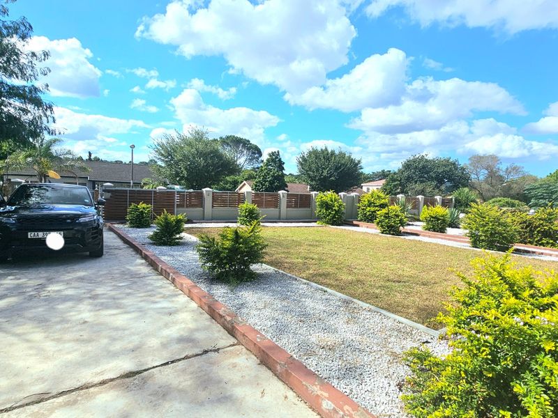 Spacious property with endless possibilities situated on a 1614 square metre erf - Photo 5