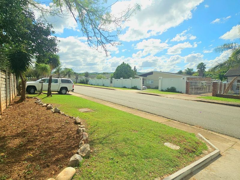 Spacious property with endless possibilities situated on a 1614 square metre erf - Photo 10