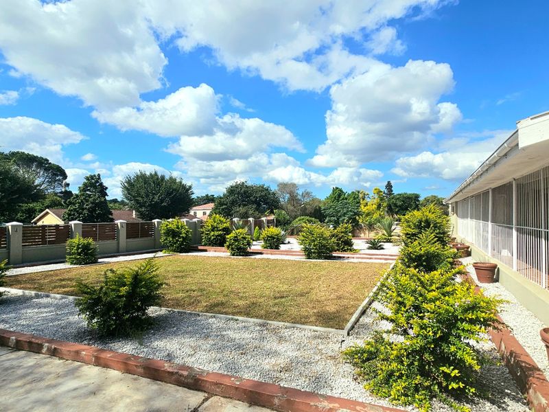 Spacious property with endless possibilities situated on a 1614 square metre erf - Photo 8