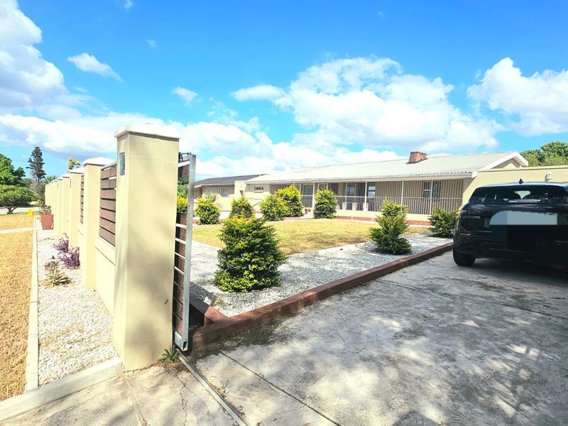 Spacious property with endless possibilities situated on a 1614 square metre erf - Photo 7