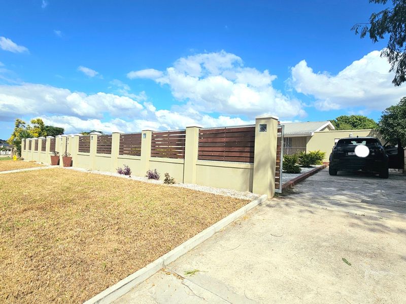 Spacious property with endless possibilities situated on a 1614 square metre erf - Photo 6