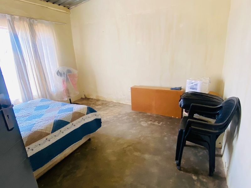 Specious home with great potential - Photo 8