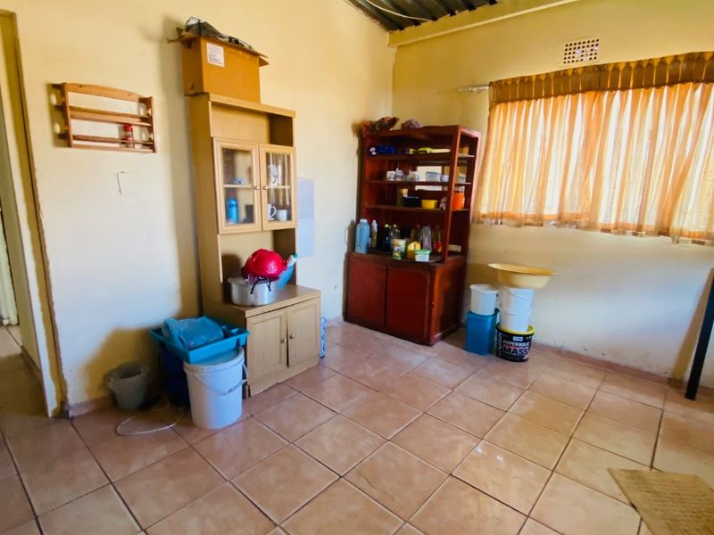 Specious home with great potential - Photo 6