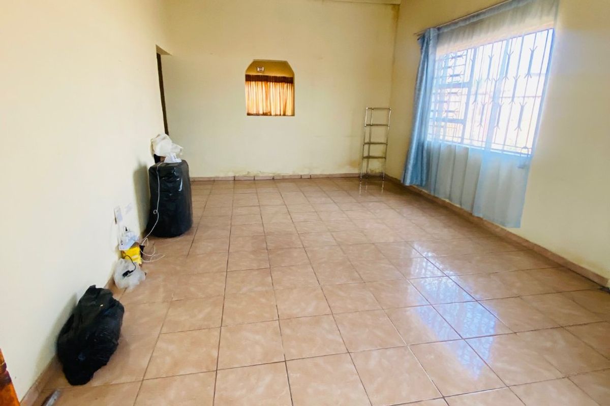 Specious home with great potential - Photo 4