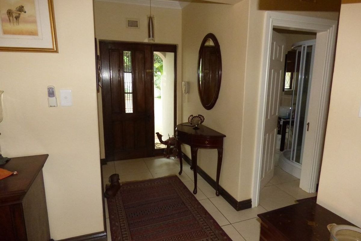Attractive Eye-Catching Perfect Family Residence - Photo 2