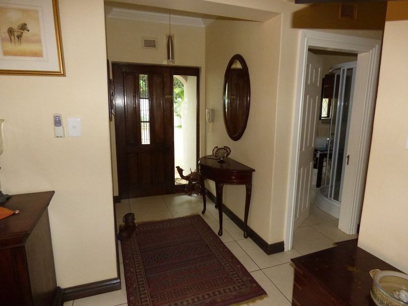 Attractive Eye-Catching Perfect Family Residence - Photo 2