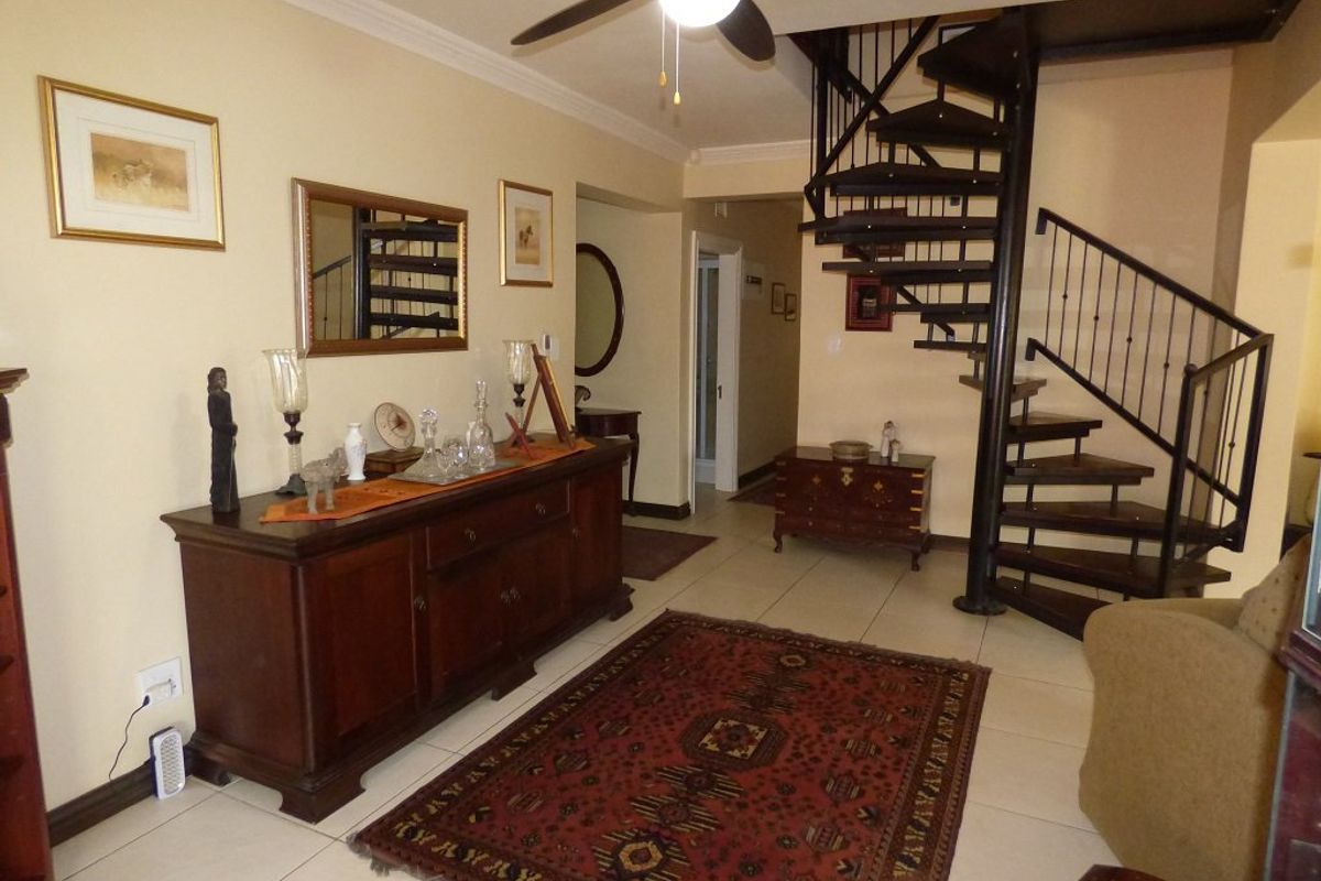 Attractive Eye-Catching Perfect Family Residence - Photo 3