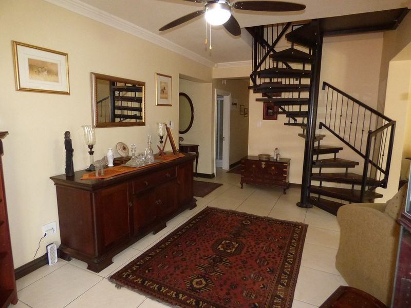 Attractive Eye-Catching Perfect Family Residence - Photo 3