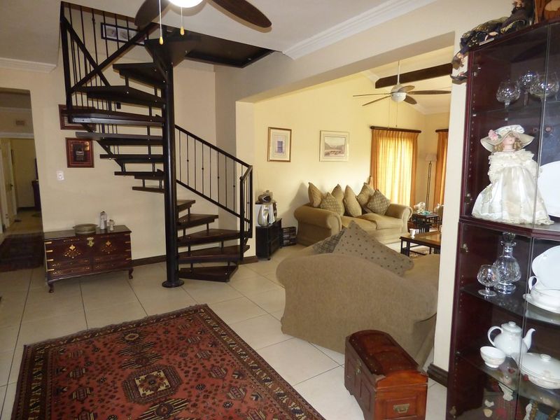 Attractive Eye-Catching Perfect Family Residence - Photo 4